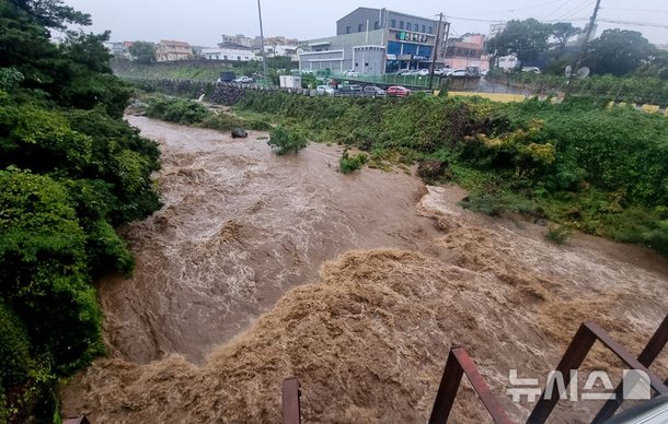 제주 한라산 이틀사이 350㎜ 폭우, 11월 관측사상 최다