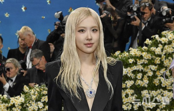블핑 로제 멧 갈라 왔어요
