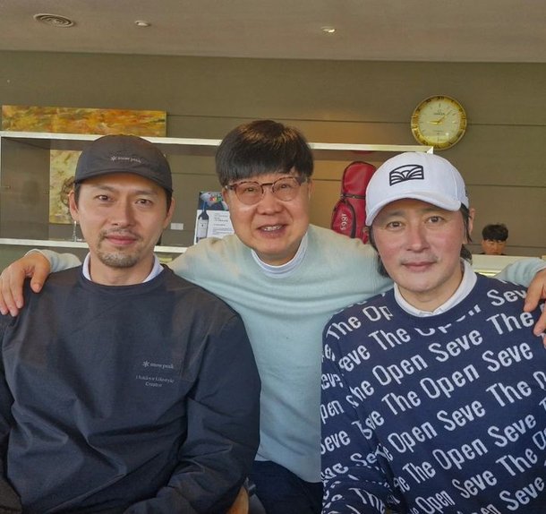 수염난 현빈·볼 빨간 장동건…절친 근황샷 공개