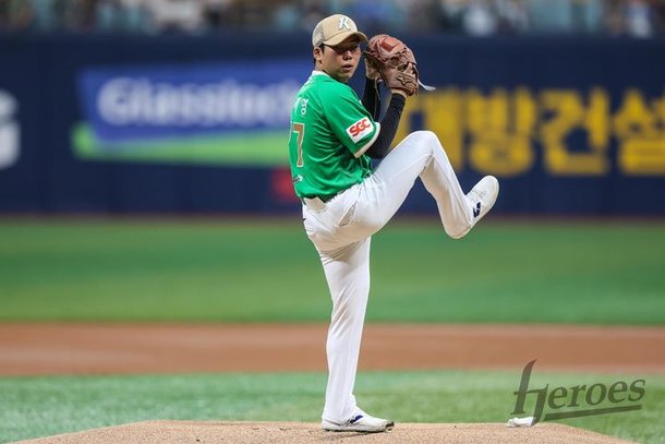 투구 중인 정세영