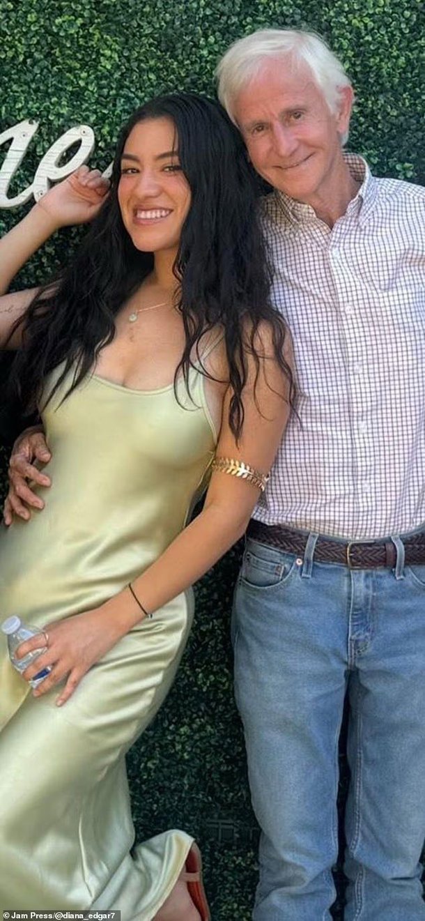 25살 여성, 남자친구는 76살…51살 나이 차이 극복한 사랑 : 네이트 뉴스