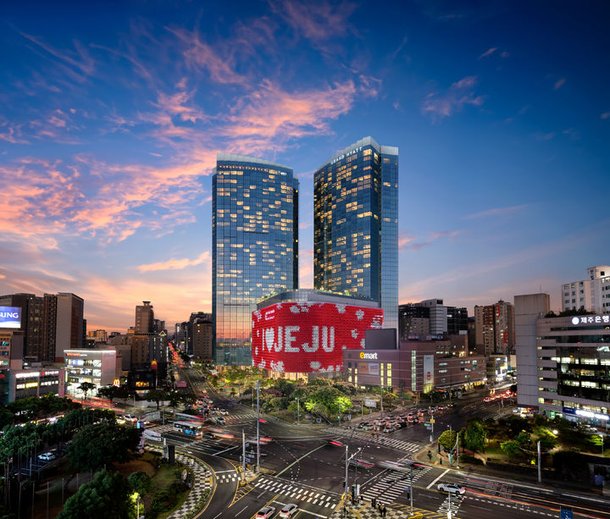 Macau Casino Expands Poker Room to 16 Tables