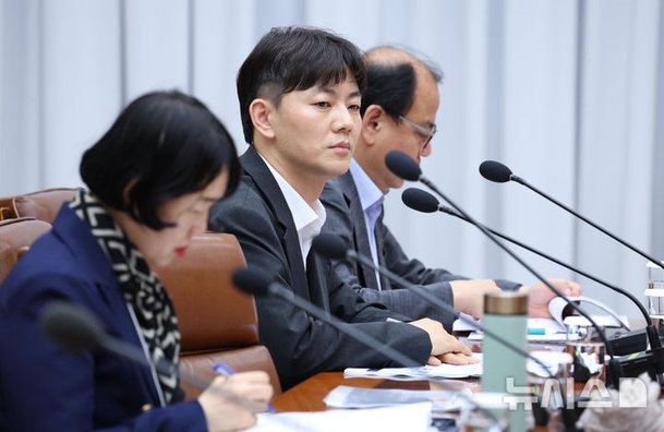 2026년 8월 14일 청와대 청년정책 전문가 간담회에 참석한 김태원 청년미래비서관