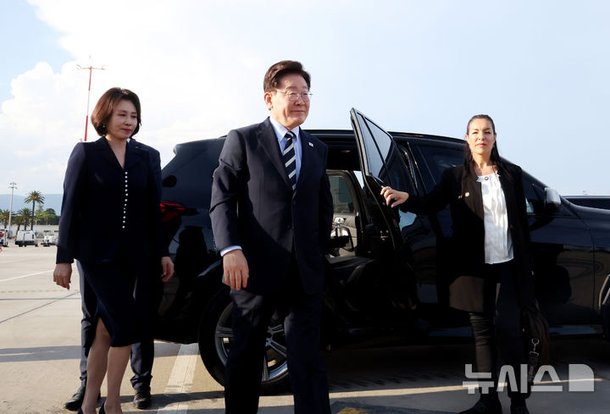 이 대통령, 파리 도착…마크롱과 '호르무즈' 협의 논의 주목