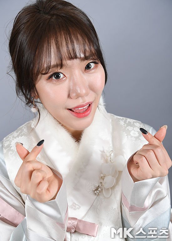 김희진 트로트 - ê¹í¬ì§ Mc ì¤ë§ì´ì±ì´ íê¶í¸ë¡í¸ ê°ì ëíì£¼ ì¶ì° ìê³  ìíë¬¸í ê¸°ì¬ë³¸ë¬¸ ë¦¬ìì¹íì´í¼ _ 트로트 가수 안성훈과 함께 코로나에 지친 이들에게 흥겨움을 전달할 예정이다.