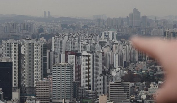 2025년 부동산 시장 전망은…서울 아파트 매매가·거래량 동시 급감