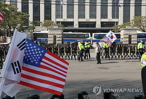 탄핵선고일 총기 출고 금지 검토…재판관 테러모의 첩보도 추적