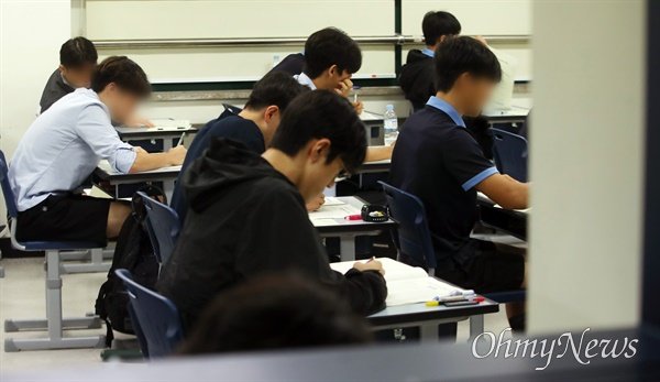 공부 잘하는 애들의 반란…지금 교실이 이렇습니다