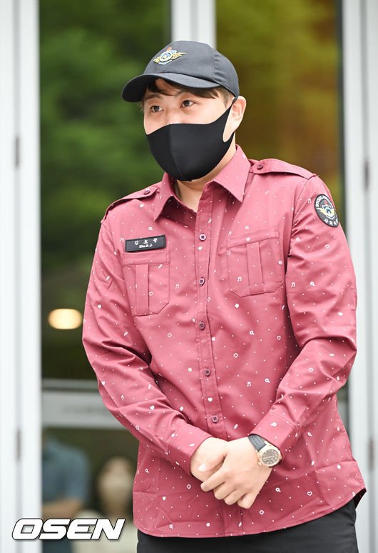 사진]김호중,'이제 공익근무복도 마지막이에요' : 네이트 연예
