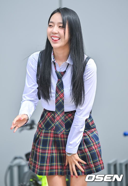 사진]예원,'치마가 너무 짧죠?' : 네이트 연예