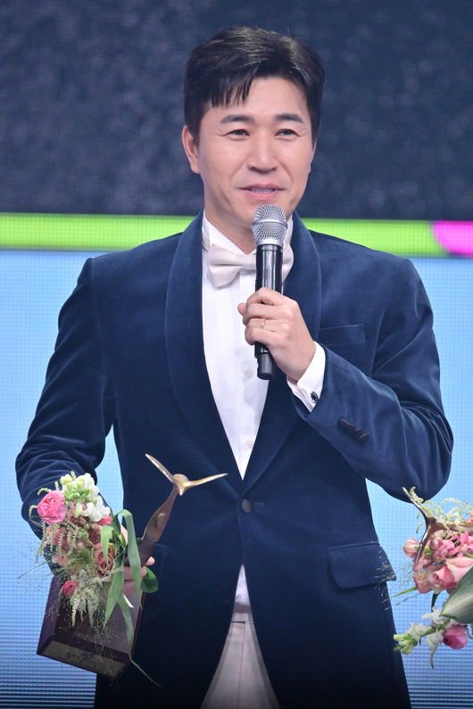[단독] 김종민 장가갑니다…일과 사랑 중 선택은? &quot;'1박2일' 촬영 조율 중&quot; (종합)