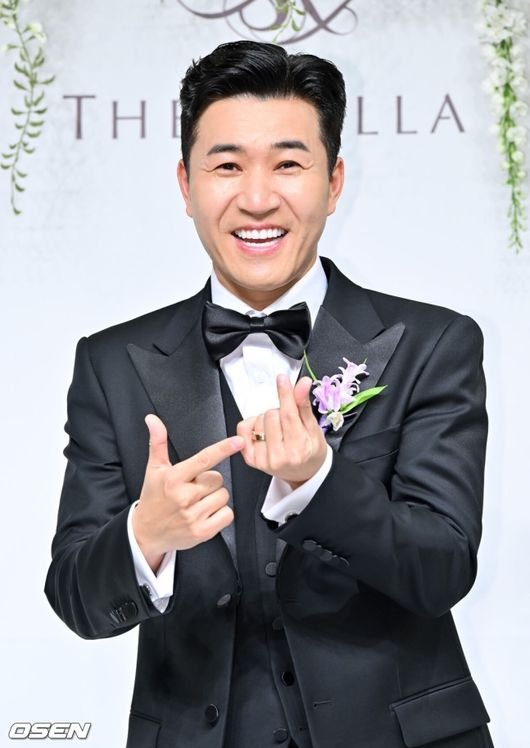 &apos;45세 새신랑&apos; 김종민, 결혼식 후기도 남달라…일일이 장문 문자 [Oh!쎈 이슈]