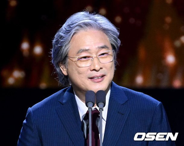 &apos;전,란&apos; 박찬욱, 尹 탄핵 소신발언 우리 국민 수준에 어울리는 리더 뽑자 [61th 백상예술대상]