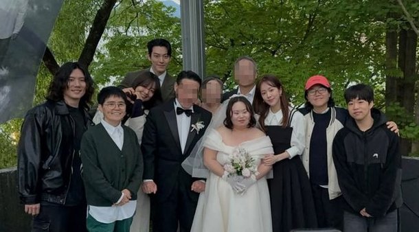 한지민→김우빈 &apos;우블&apos; 식구 총출동…사랑 가득 정은혜 작가 결혼식 현장 [Oh!쎈 이슈]