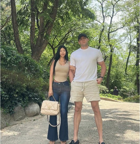 &apos;63kg&apos; 제이제이, 줄리엔강 옆에 서니 그저 아담한 체구