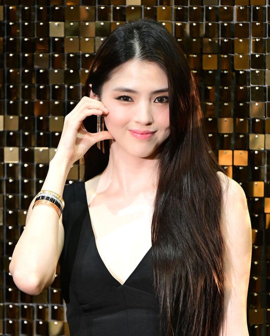 [단독] 한소희, 앤 해서웨이 잇는 &apos;CEO&apos; 될까…영화 &apos;인턴&apos; 리메이크 주연 물망(종합)