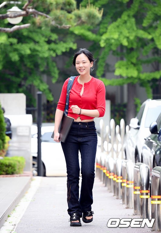 [사진]비비, &apos;씩씩한 출근길&apos;