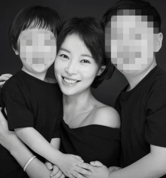 온 가족 얼굴 다 팔렸는데…황정음, 42억 회삿돈 횡령 혐의 인정 &apos;충격&apos; 연속