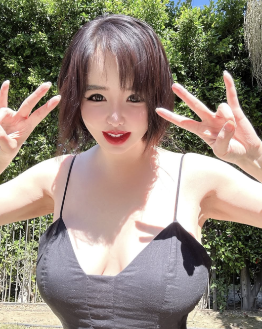 박봄 30도 날씨에 파격 드레스…LA도 놀란 아우라 [Oh!쎈 이슈]