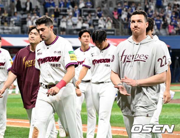 [OSEN=íÃ, ÀÌë âÀÚ] Ʃâ Áá ÈÄ ÅƢò öµéÀÌ è ¬öÇÏí ÀÖÙ. 2025.05.20 /sunday@osen.co.kr