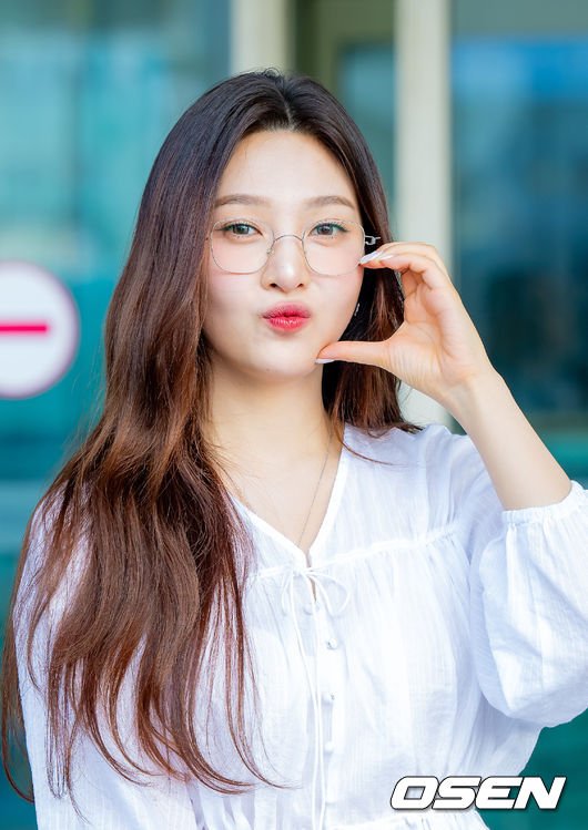 [사진]레드벨벳 조이,&apos;볼하트하며 상큼하게 츄&apos;