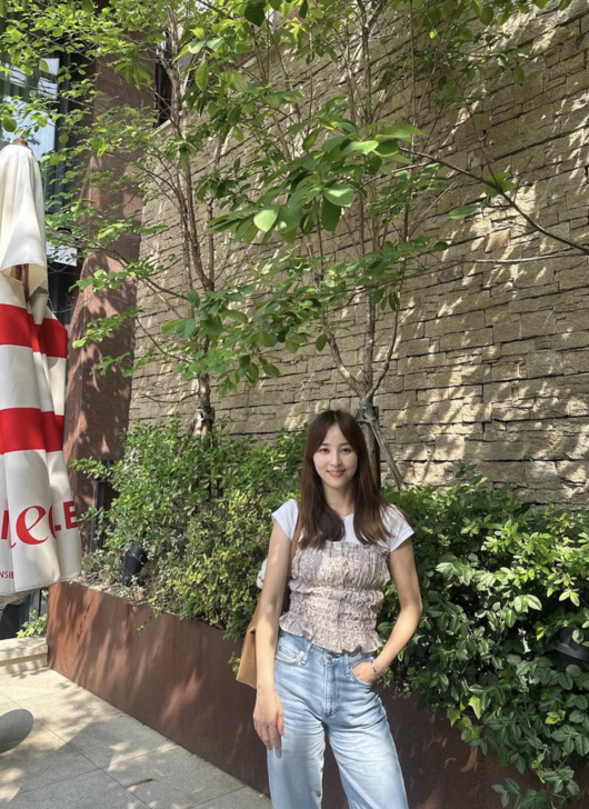 &apos;기성용♥&apos; 한혜진, 남편 없이도 화사하게…청춘 같은 40대 미모