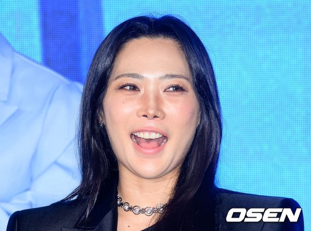 허니제이, &apos;국가 유산급&apos; 범접 무대 100만뷰 돌파에 진심으로 감사 [전문]