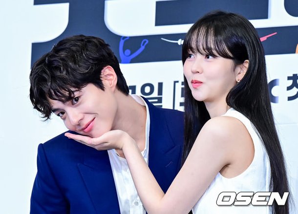 박보검♥김소현 키스…&apos;굿보이&apos; 자체최고시청률 찍었다 &apos;6.4%&apos;[종합]
