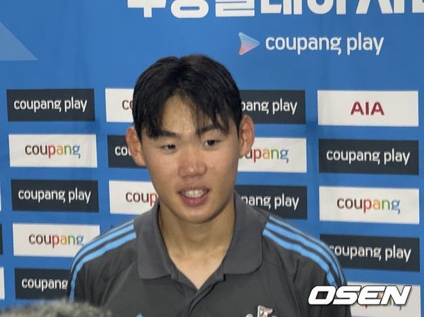 손흥민과 대화 중인 박승수