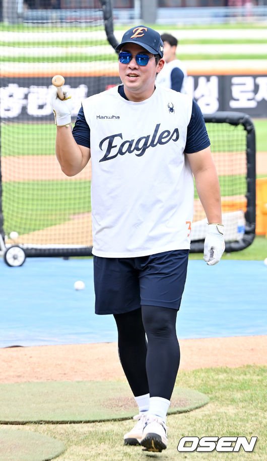 훈련 중인 안치홍