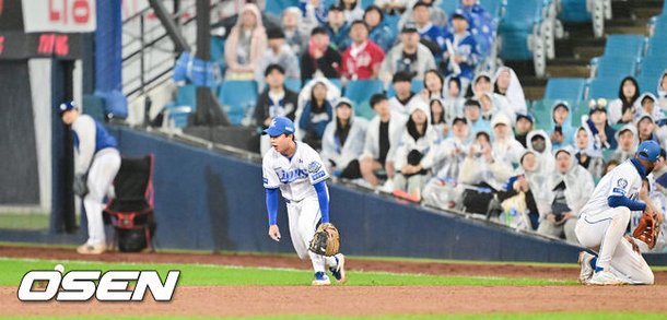 9회초 실책 장면
