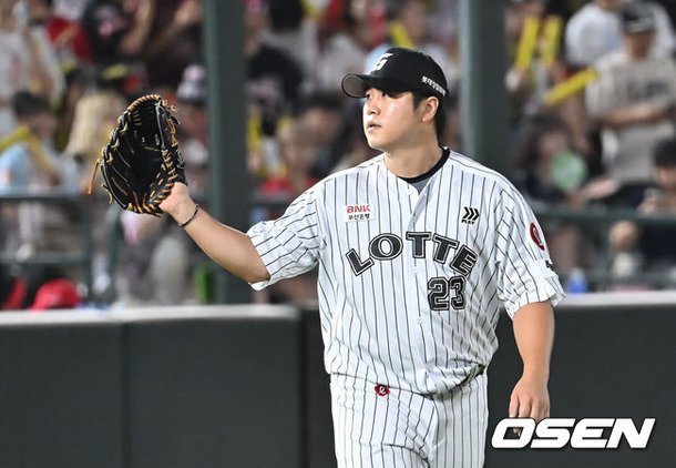 롯데 자이언츠 유니폼의 좌완 불펜 심재민