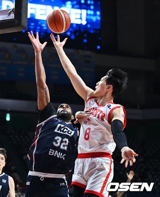 서울 SK 안영준의 공격 장면