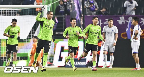 선취골을 노리는 티아고