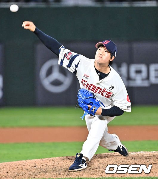 롯데 자이언츠 최이준 역투 사진