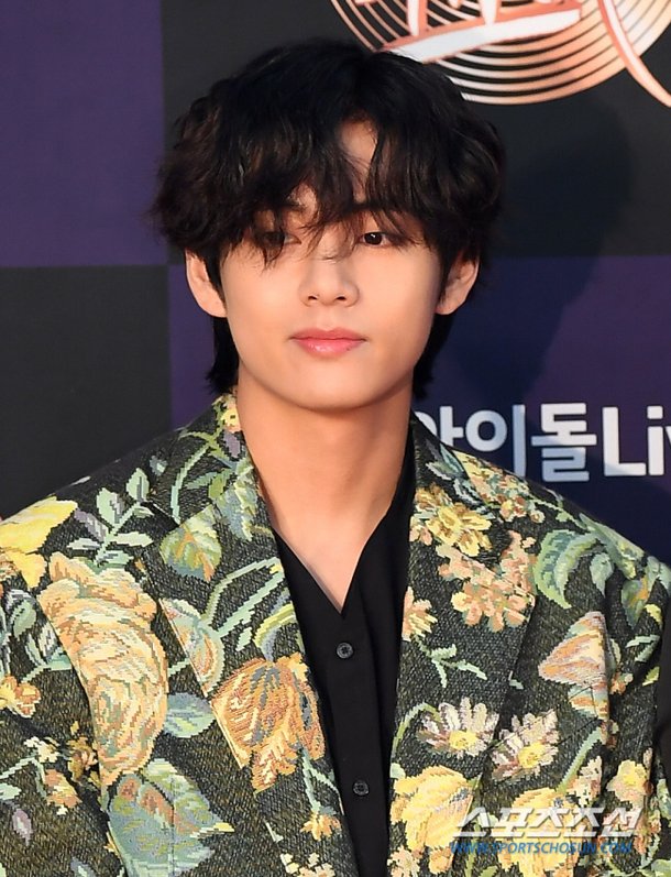 [종합] "무관용 원칙"…BTS 뷔 스토킹한 20대女, 검찰 송치