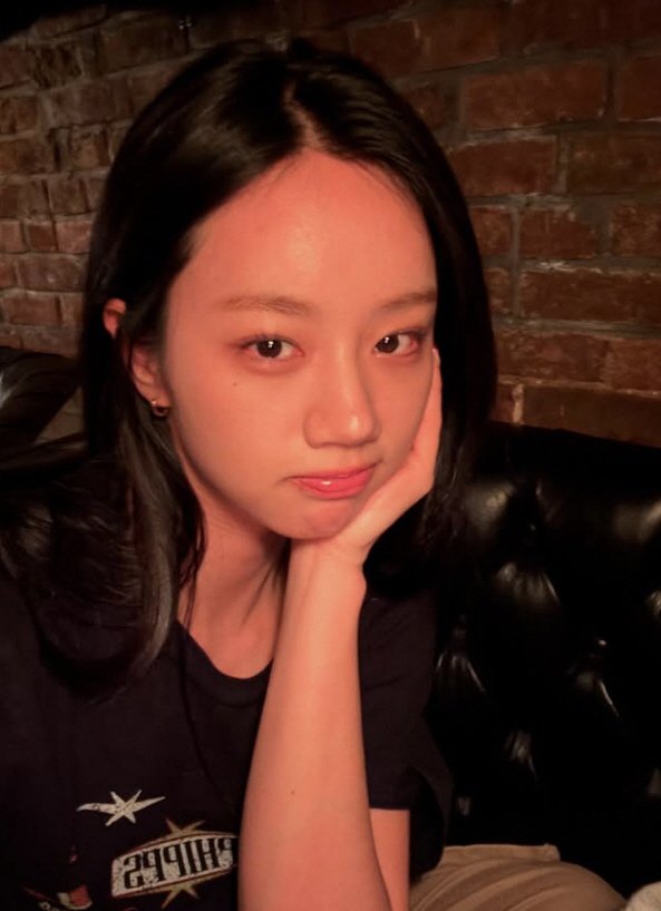 [SCin스타] 영앤리치 혜리, 뉴욕 여행도 힙하게…달러 세는 솜씨도 &apos;멋쁨&apos;