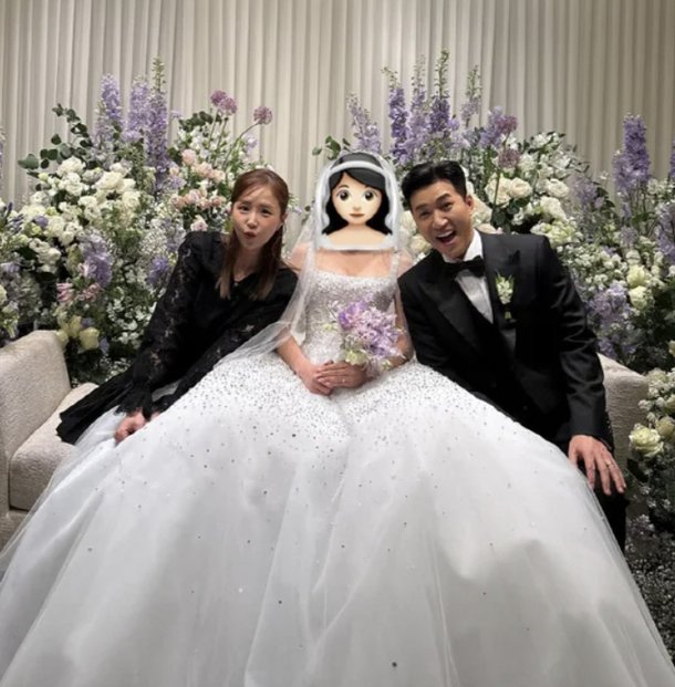 김종민 &apos;억&apos; 소리 나는 결혼식, &apos;11세 연하♥&apos; 아내 공개…이효리·신지→H.O.T·젝키 레전드 총출동[종합]
