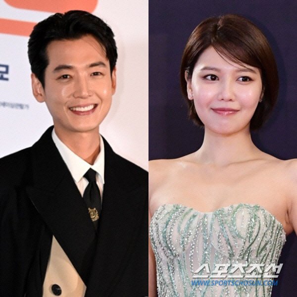 정경호, ♥수영과 커플링 포착…왼손 네 번째 손가락 개인 반지 맞다