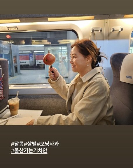살 찌니 주름없어져 58kg 김성령, 부은 얼굴로 사과만 꿀꺽