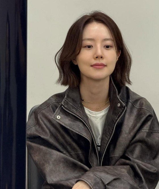 문채원, &apos;김원훈과 19금 연기&apos; 논란 후…단발 머리로 잘랐어요 [SCin스타]
