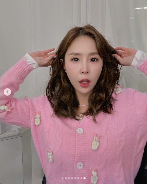 신지, 당당한 눈 성형 고백…&apos;안 한 게 나아요&apos; 금지