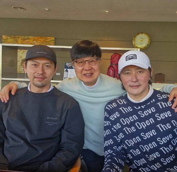 수염 난 현빈·얼굴 탄 장동건…리얼한 절친 근황샷