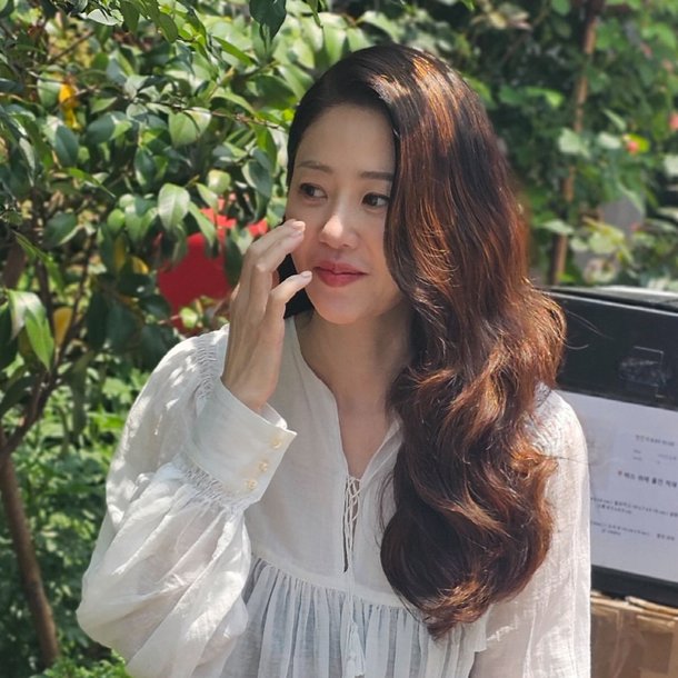 고현정, 볼살 오르니 확 달라진 인상…&apos;휘청&apos; 후 건강 걱정 날린 근황