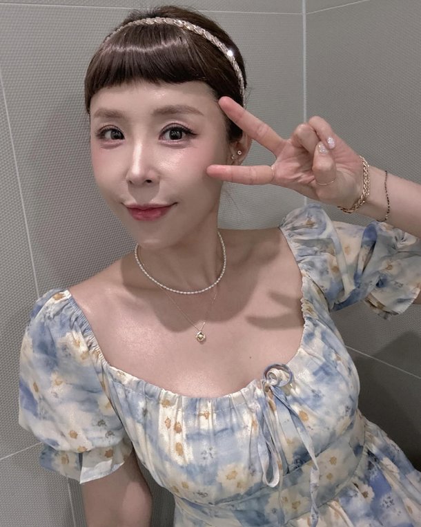 신지, 쌍꺼풀 재수술 후 확 달라진 얼굴…&apos;또렷&apos; 이목구비로 &apos;리즈 미모&apos; 갱신