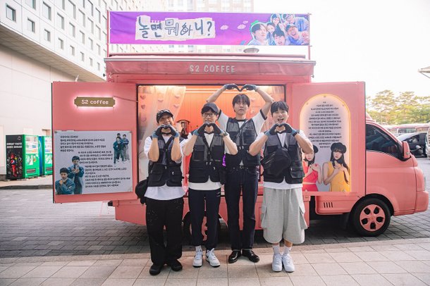 &apos;놀뭐&apos; 떠나는 박진주·이미주, 커피차로 작별 인사 보석처럼 소중한 시간