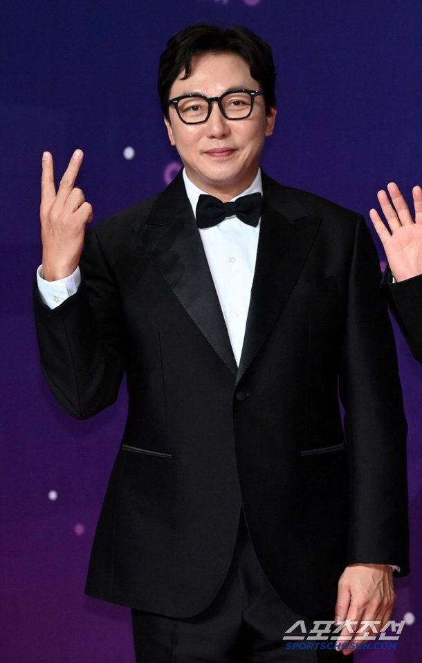 [SC이슈] 유튜브 &apos;노빠꾸 탁재훈&apos; 채널, 10억대 소송 휘말려…탁재훈 측 지분 양도 마친 상태