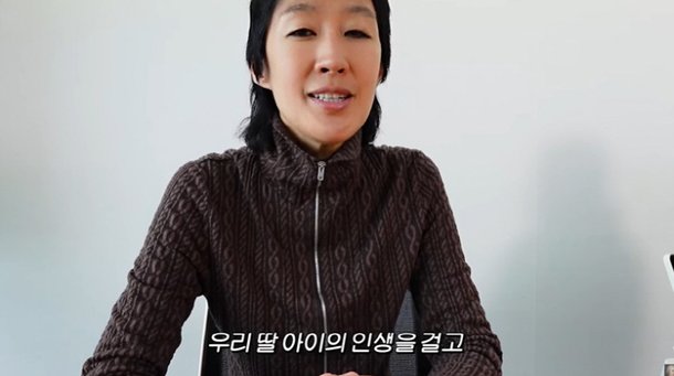 홍진경, 빨간 옷 논란에 &apos;딸 인생&apos;까지 걸고 해명 정치적 의도 없다 눈물 [종합]