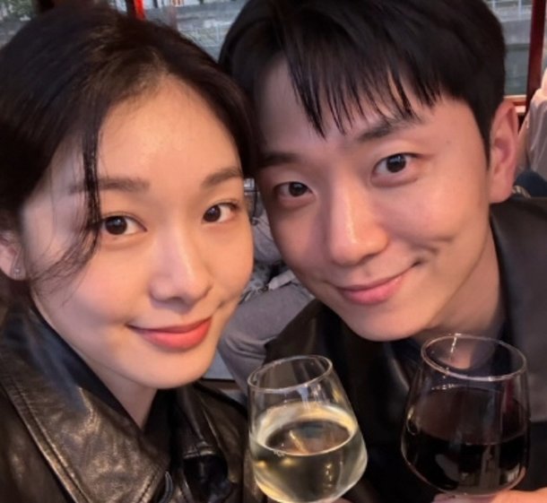 고우림♥김연아, 부부셀카 첫 공개 아내 부심 뿜뿜…결혼 부담감 無 (&apos;라스&apos;)