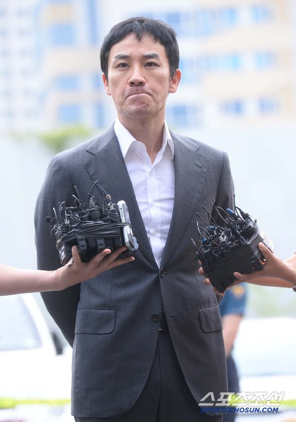 [SC이슈] 아내가 용서하면 됐다…엄태웅, &apos;성매매 논란&apos; 후 9년만 복귀→&apos;♥윤혜진&apos; 열혈 내조